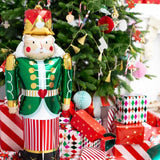 Festliche Weihnachtsdeko von Hey Party mit Weihnachtsbaum, Lichterketten und weihnachtliche Tischdekoration für ein gemütliches Zuhause