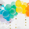 Bunte Partydekoration mit Luftballons, Girlanden und Konfetti von Hey Party – perfekt für Geburtstage und Feiern