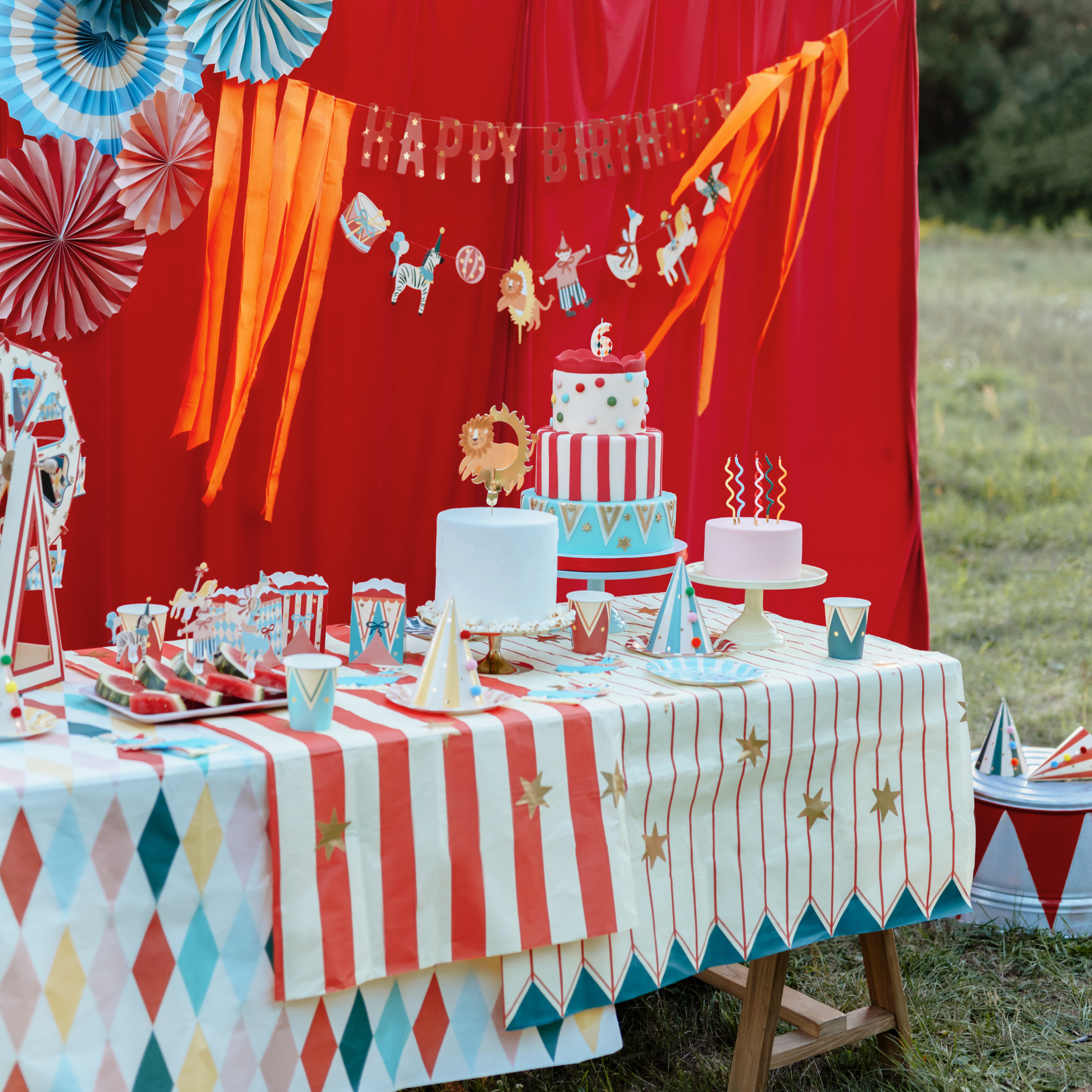 Papiertischdecke Zirkus Linien & Sterne -hey-Party.de- Tischdecken -#Variante_