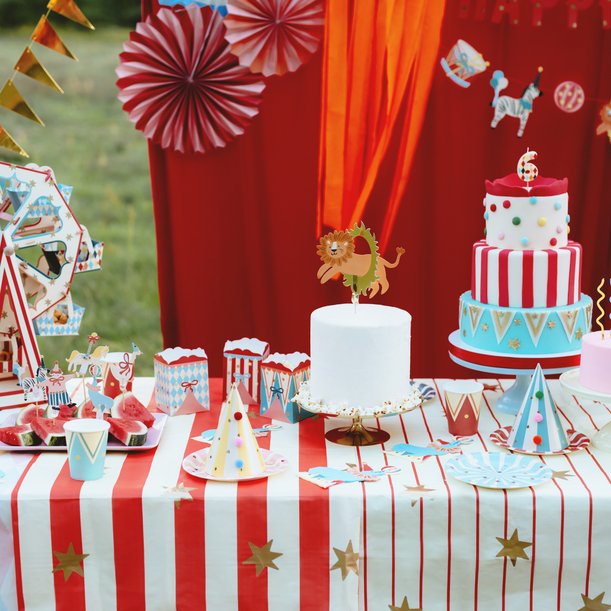 Papiertischdecke Zirkus Streifen Rot -hey-Party.de- Tischdecken -#Variante_
