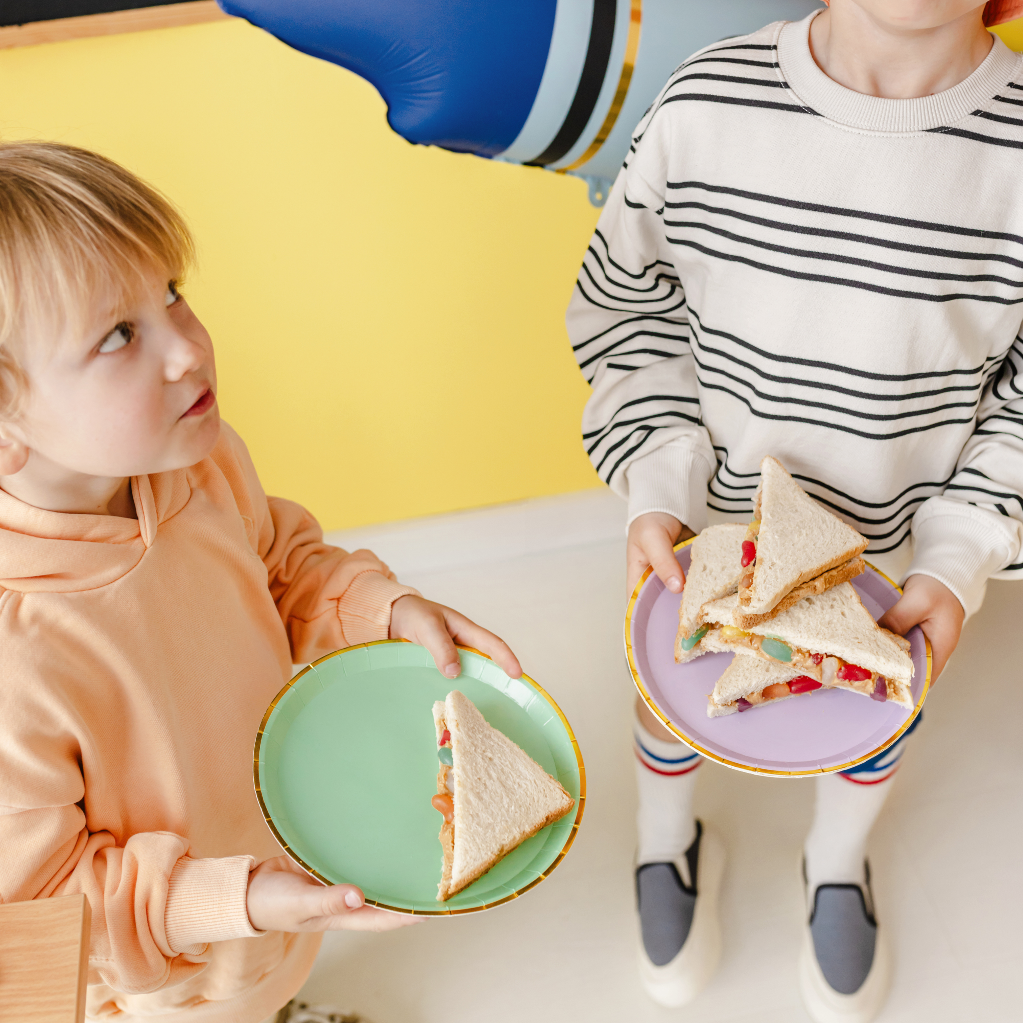 Pappteller Bunt Gemischt mit Goldrand -hey-Party.de- Pappteller -#Variante_