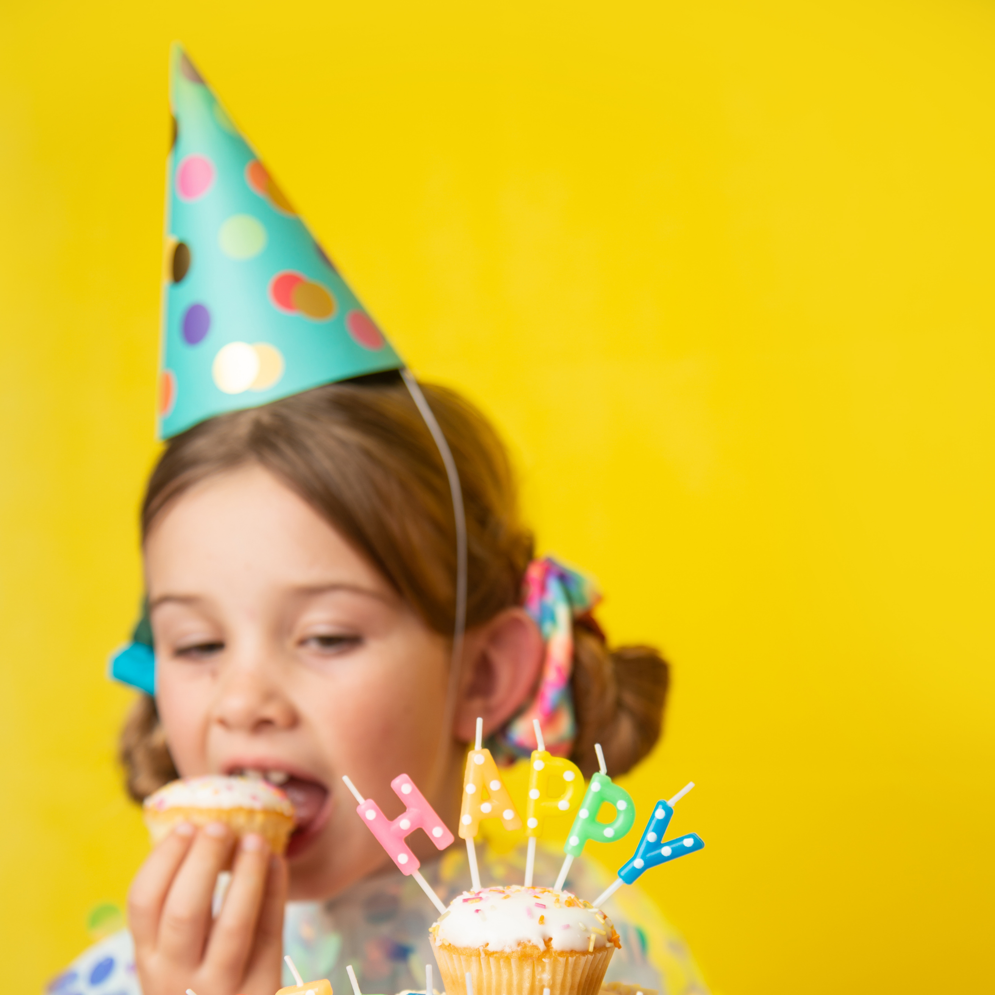 Partyhütchen bunt mit Punkten -hey-Party.de- Partyhütchen -#Variante_