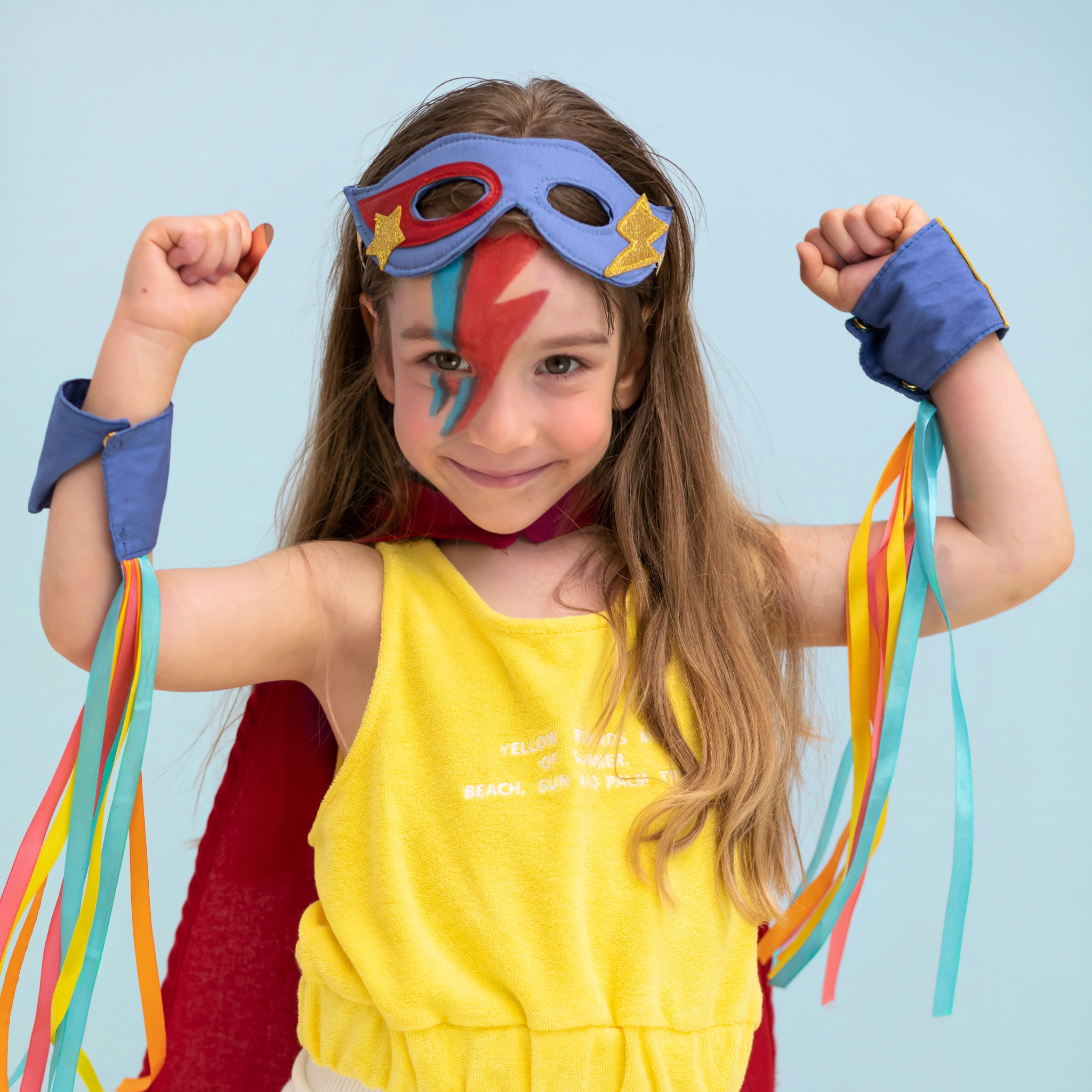 Superheldenkostüm mit Koffer